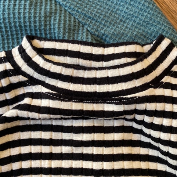 *Bundle of 2* Like New Cat & Jack Long Sleeve Shirts size 7/8 - Picture 2 of 5